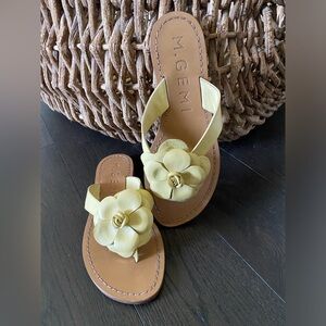 M. Gemi sandals flip flops yellow size 38 women 8